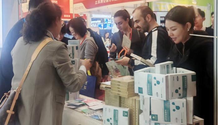Qingdao Saildar Medical Co., Ltd. avec son pansement à l'acide hyaluronique brille à Chengdu Beauty Expo, entamant un nouveau voyage en matière de soins de la peau
